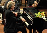 Pavel Kašpar - piano, Talich Chamber Orchestra, 6.8.2010, 19th International Music Festival Český Krumlov, source: Auviex, s.r.o., photo by: Libor Sváček