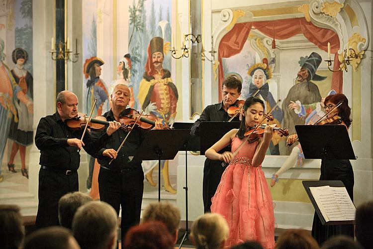 Yookyung Kang - housle, Marek Zvolánek - trubka, Nové pražské kolegium rozhlasových symfoniků, 13.8.2010, 19. Mezinárodní hudební festival Český Krumlov