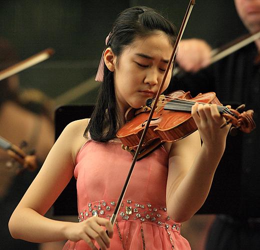 Yookyung Kang - Violin, Marek Zvolánek - Trumpete, Neues Collegium des Tschechisches Rundfunk Sinfonieorchesters, 13.8.2010, 19. Internationales Musikfestival Český Krumlov