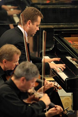 Hommage a Chopin: Jan Simon - piano, Pražík's quartette, 20.8.2010