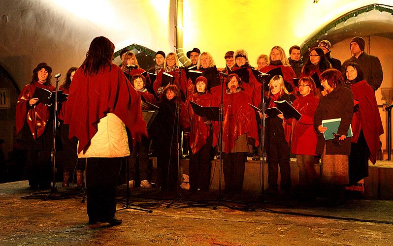 Hudebně poetické otevření adventu spojené s rozsvícením vánočního stromu, náměstí Svornosti Český Krumlov, 28.11.2010