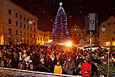 Hudebně poetické otevření adventu spojené s rozsvícením vánočního stromu, náměstí Svornosti Český Krumlov, 28.11.2010, foto: Lubor Mrázek