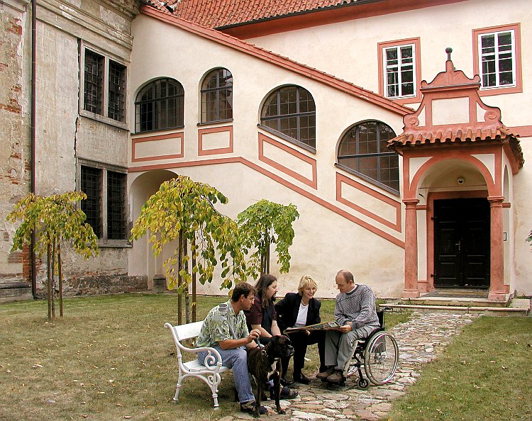 Diskuse před Klášterem křižovníků v Českém Krumlově, foto: Lubor Mrázek