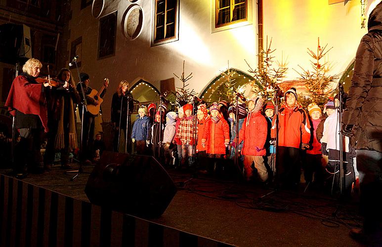 3. Adventssonntag - Gemeinsames singen am Weihnachtsbaum, Advent und Weihnachten in Český Krumlov 2010