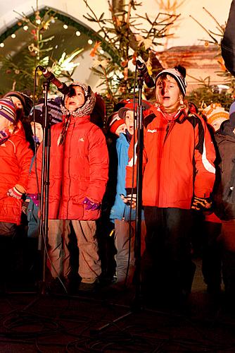 3. Adventssonntag - Gemeinsames singen am Weihnachtsbaum, Advent und Weihnachten in Český Krumlov 2010