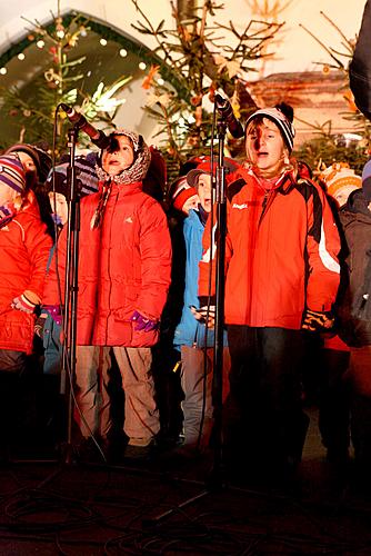 3. adventní neděle - Společné zpívání u vánočního stromu, Advent a Vánoce v Českém Krumlově 2010