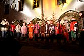 3. Adventssonntag - Gemeinsames singen am Weihnachtsbaum, Advent und Weihnachten in Český Krumlov 2010, Foto: Lubor Mrázek