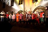 3. adventní neděle - Společné zpívání u vánočního stromu, Advent a Vánoce v Českém Krumlově 2010, foto: Lubor Mrázek