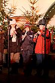 3. Adventssonntag - Gemeinsames singen am Weihnachtsbaum, Advent und Weihnachten in Český Krumlov 2010, Foto: Lubor Mrázek