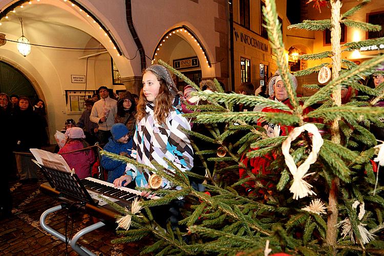 3. adventní neděle - Společné zpívání u vánočního stromu, Advent a Vánoce v Českém Krumlově 2010