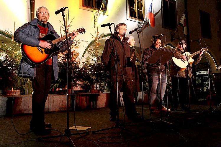 3. Adventssonntag - Gemeinsames singen am Weihnachtsbaum, Advent und Weihnachten in Český Krumlov 2010