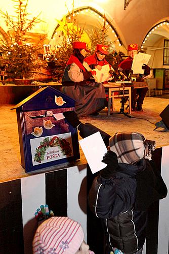 4th Advent Sunday - Baby Jesus´ Post Office at the Golden Angel, Advent and Christmas in Český Krumlov 2010