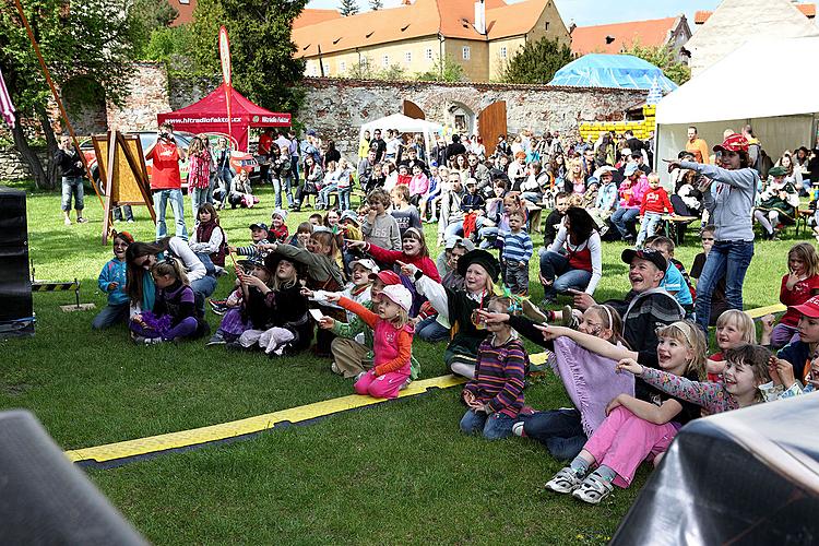 Dětské odpoledne a festival ZUŠ Český Krumlov, Kouzelný Krumlov 30.4.2011