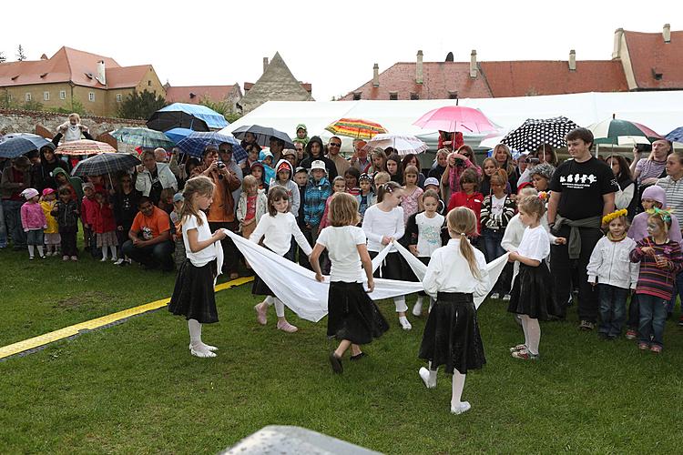 Dětské odpoledne a festival ZUŠ Český Krumlov, Kouzelný Krumlov 30.4.2011