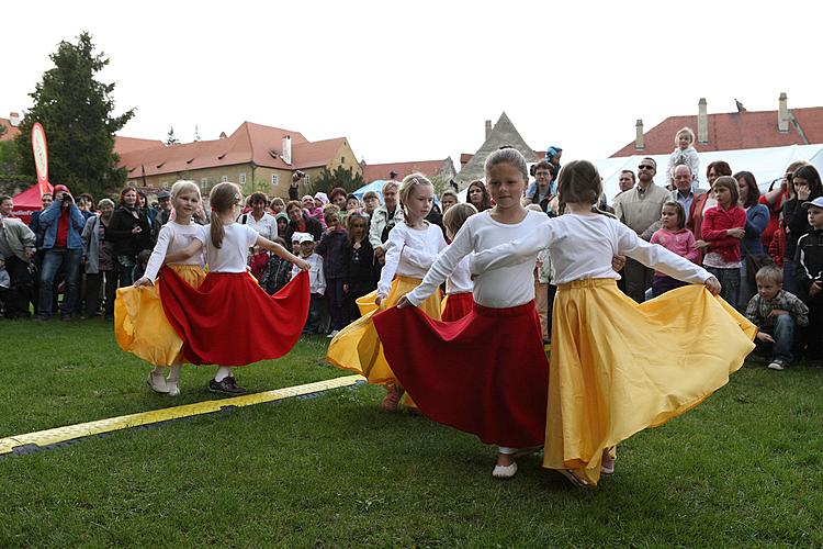 Kindernachmittag und Festival der Kunstschule Český Krumlov, Zauberhaftes Krumlov 30.4.2011