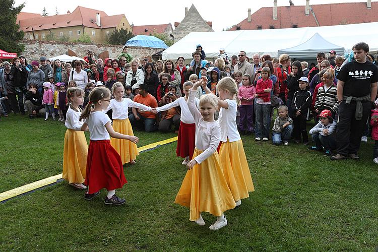 Kindernachmittag und Festival der Kunstschule Český Krumlov, Zauberhaftes Krumlov 30.4.2011