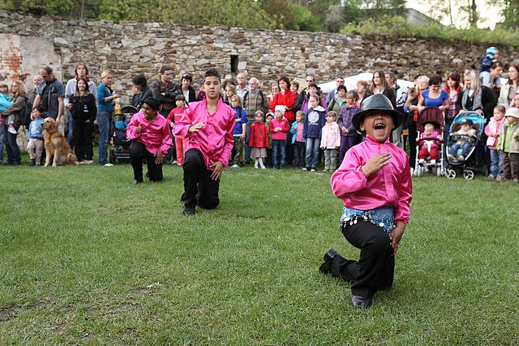 Dětské odpoledne a festival ZUŠ Český Krumlov, Kouzelný Krumlov 30.4.2011