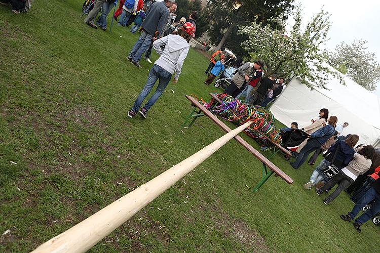 Joint decoration of the maypole and ERECTION OF THE MAYPOLE, Lighting the fire, Magical Krumlov 30.4.2011