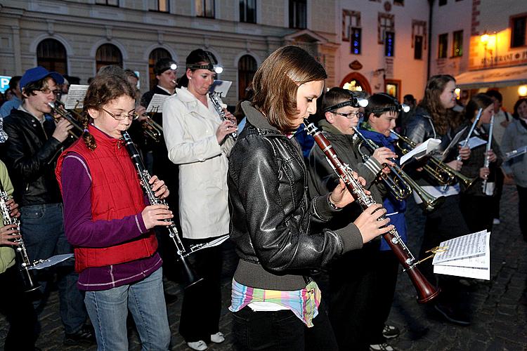 Konzerte der Krumauer Musikbands und Lampionumzug, Zauberhaftes Krumlov 30.4.2011