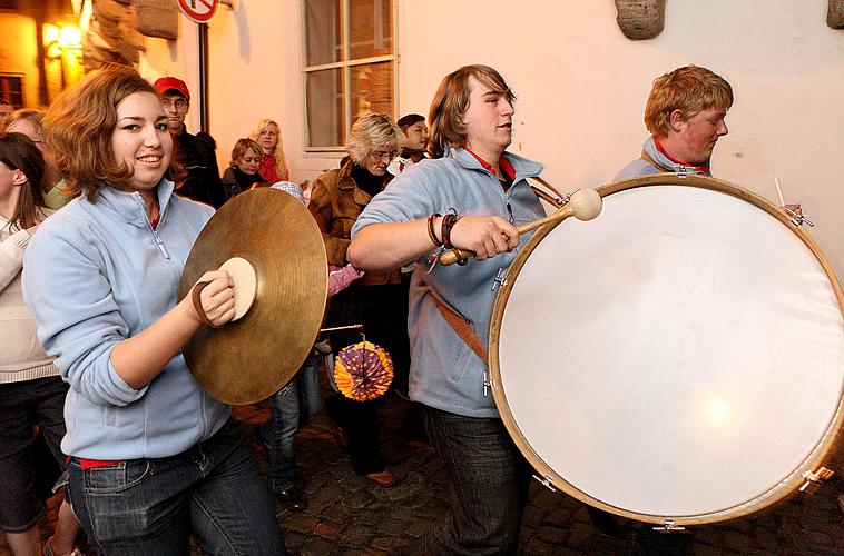 Konzerte der Krumauer Musikbands und Lampionumzug, Zauberhaftes Krumlov 30.4.2011