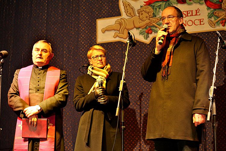 Hudebně poetické otevření adventu spojené s rozsvícením vánočního stromu, náměstí Svornosti Český Krumlov, 27.11.2011