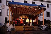 Hudebně poetické otevření adventu spojené s rozsvícením vánočního stromu, náměstí Svornosti Český Krumlov, 27.11.2011, foto: Lubor Mrázek