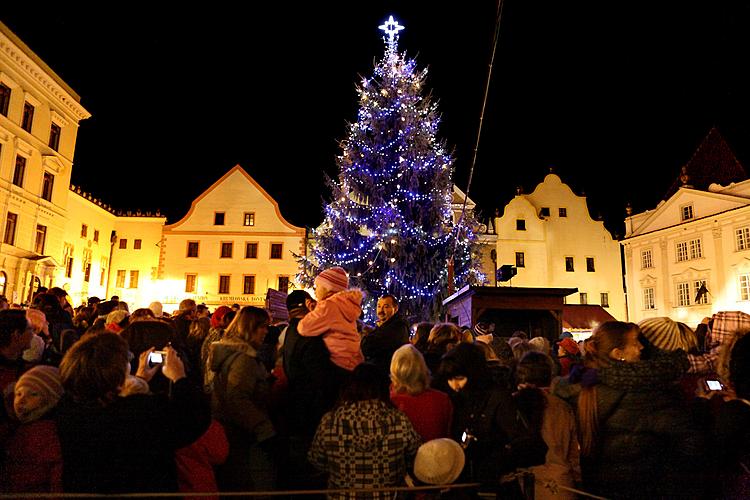 Musikalisch poetische Eröffnung des Advents, verbunden mit der Beleuchtung des Weihnachtsbaums, Stadtplatz Náměstí Svornosti, Český Krumlov, 27.11.2011