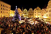 Hudebně poetické otevření adventu spojené s rozsvícením vánočního stromu, náměstí Svornosti Český Krumlov, 27.11.2011, foto: Lubor Mrázek