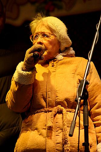 Musikalisch poetische Eröffnung des Advents, verbunden mit der Beleuchtung des Weihnachtsbaums, Stadtplatz Náměstí Svornosti, Český Krumlov, 27.11.2011