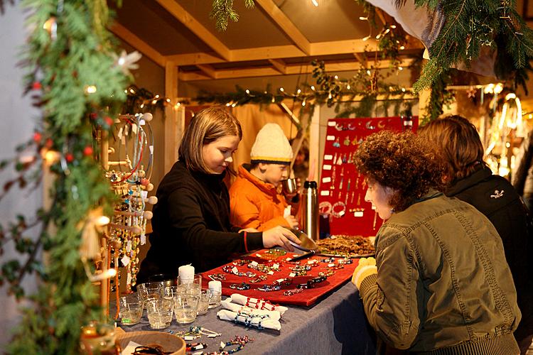 Musikalisch poetische Eröffnung des Advents, verbunden mit der Beleuchtung des Weihnachtsbaums, Stadtplatz Náměstí Svornosti, Český Krumlov, 27.11.2011