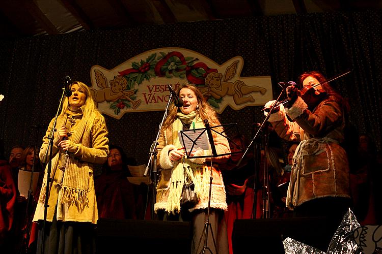 Musikalisch poetische Eröffnung des Advents, verbunden mit der Beleuchtung des Weihnachtsbaums, Stadtplatz Náměstí Svornosti, Český Krumlov, 27.11.2011