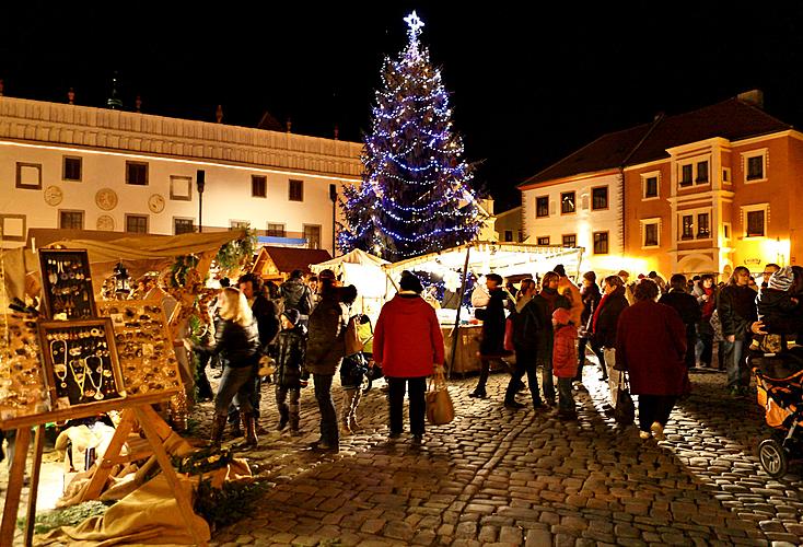 Musical and poetic Advent opening and lighting of the christmas tree, Square Náměstí Svornosti, Český Krumlov, 27.11.2011