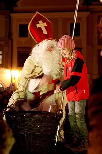 2. adventní neděle - mikulášská nadílka, náměstí Svornosti Český Krumlov, 4.12.2011