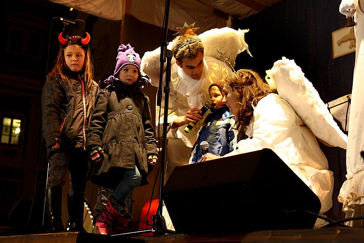 2. Adventssonntag - Nikolausbescherung, Stadtplatz Náměstí Svornosti, Český Krumlov, 4.12.2011