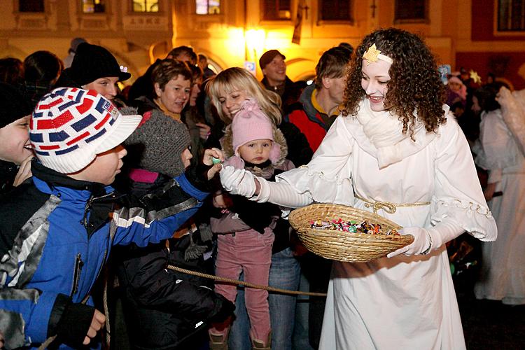 2. Adventssonntag - Nikolausbescherung, Stadtplatz Náměstí Svornosti, Český Krumlov, 4.12.2011