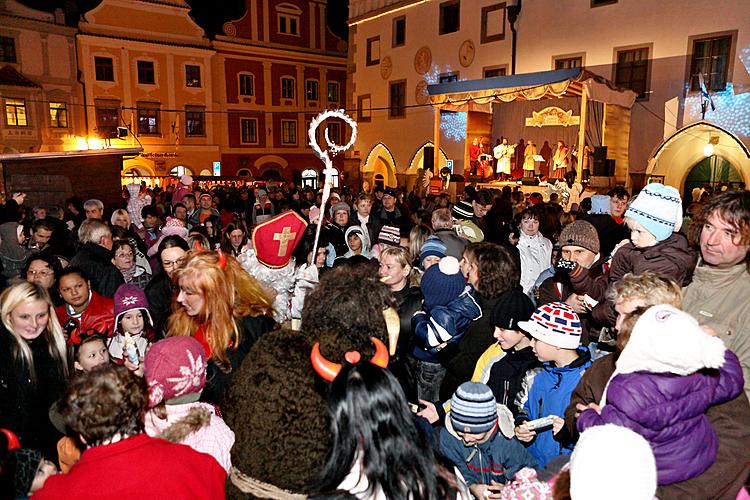 2. adventní neděle - mikulášská nadílka, náměstí Svornosti Český Krumlov, 4.12.2011