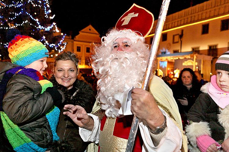 2. adventní neděle - mikulášská nadílka, náměstí Svornosti Český Krumlov, 4.12.2011