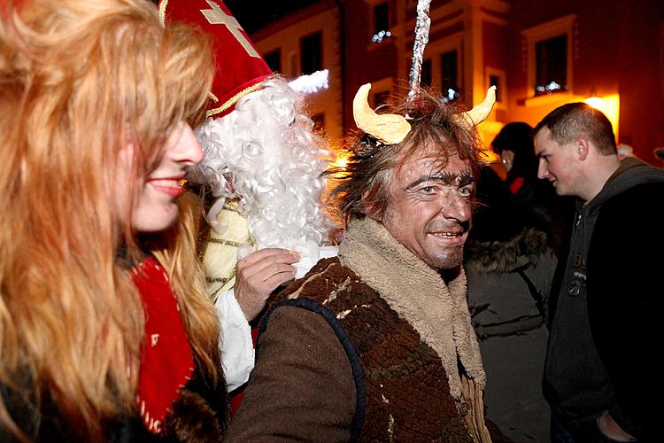 2. adventní neděle - mikulášská nadílka, náměstí Svornosti Český Krumlov, 4.12.2011