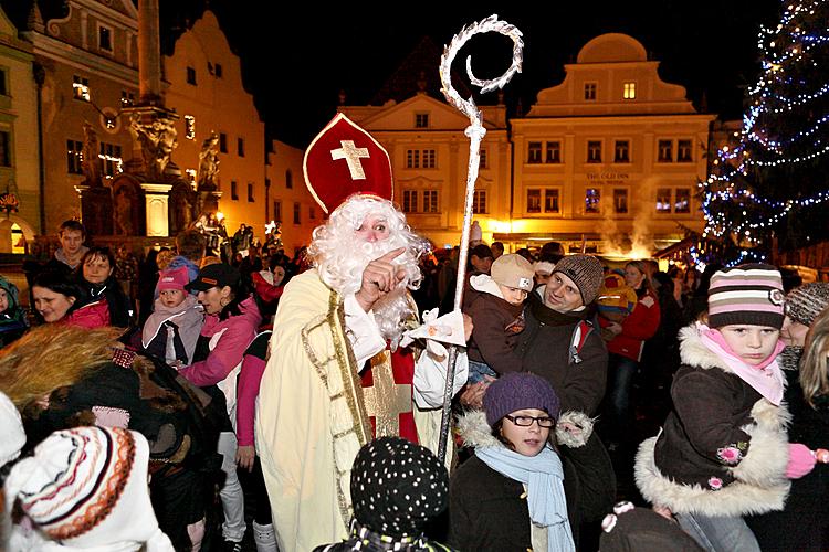 2. adventní neděle - mikulášská nadílka, náměstí Svornosti Český Krumlov, 4.12.2011