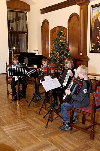 Předvánoční vystoupení Brumlíků a jejich hostů, sbormistr Mgr. Lukáš Holec, Český Krumlov 15.12.2011