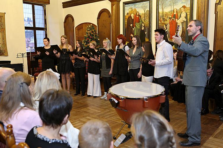 Vorweihnachtsauftritt der Gruppe Medvíďata und deren Gäste, Chorleiter Mag. Lukáš Holec, Český Krumlov 15.12.2011