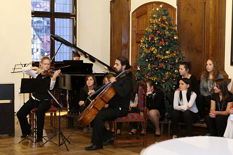 Pre-Christmas performance of the Group Medvíďata and their guests, choirmaster Mr. Lukáš Holec, Český Krumlov 15.12.2011