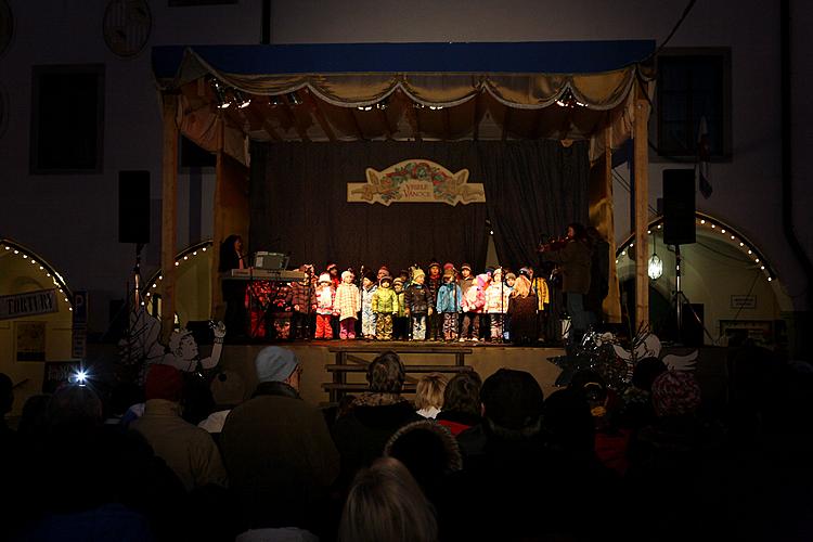 4. Adventssonntag - Gemeinsames singen am Weihnachtsbaum, Český Krumlov 18.12.2011