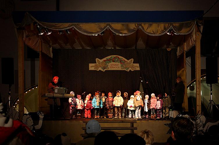 4. Adventssonntag - Gemeinsames singen am Weihnachtsbaum, Český Krumlov 18.12.2011