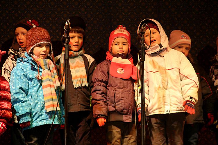 4. Adventssonntag - Gemeinsames singen am Weihnachtsbaum, Český Krumlov 18.12.2011