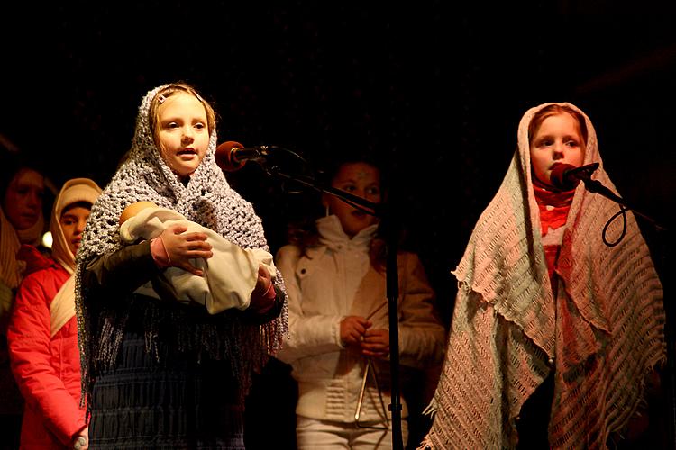 4. Adventssonntag - Gemeinsames singen am Weihnachtsbaum, Český Krumlov 18.12.2011