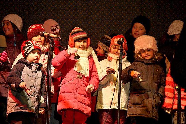 4. Adventssonntag - Gemeinsames singen am Weihnachtsbaum, Český Krumlov 18.12.2011