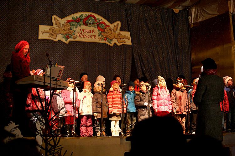 4. Adventssonntag - Gemeinsames singen am Weihnachtsbaum, Český Krumlov 18.12.2011