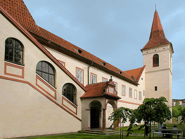 Klášter Rytířského řádu křižovníků s červenou hvězdou, exteriér, foto: Lubor Mrázek