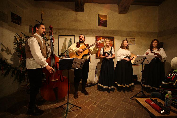 Weihnachtskonzert der Krumauer Folkgruppe Kapka, R.Galerie 25.12.2011